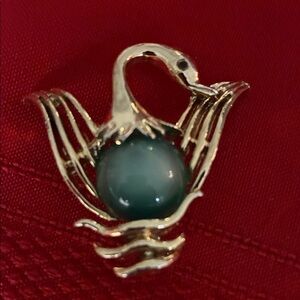 Elegant Gold Swan Brooch with Green Gem